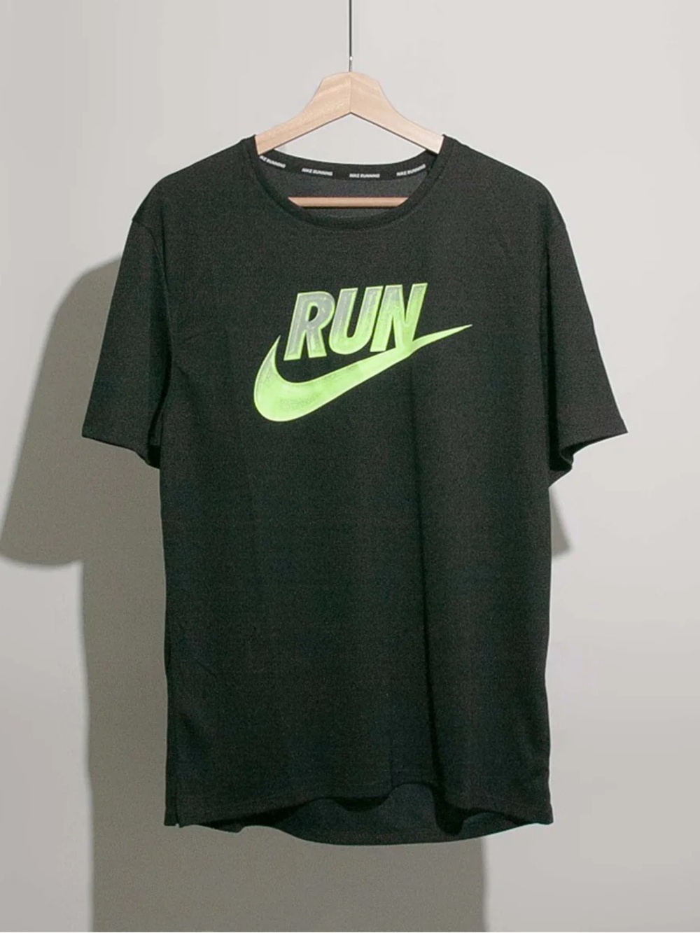 Nike Men’s Short-Sleeve RUN Tee - Black with Neon Green Logo size Large